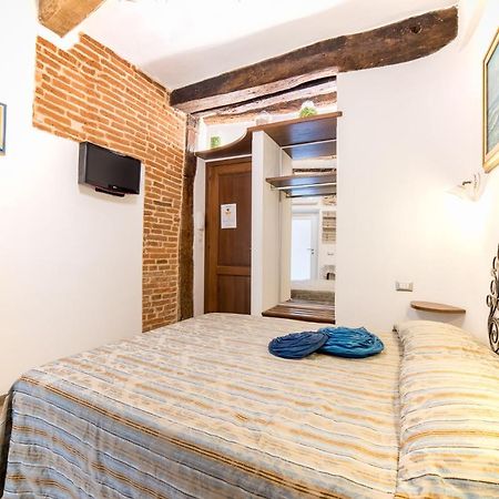 Via Mazzini - Francamaria Rooms Вернацца Экстерьер фото