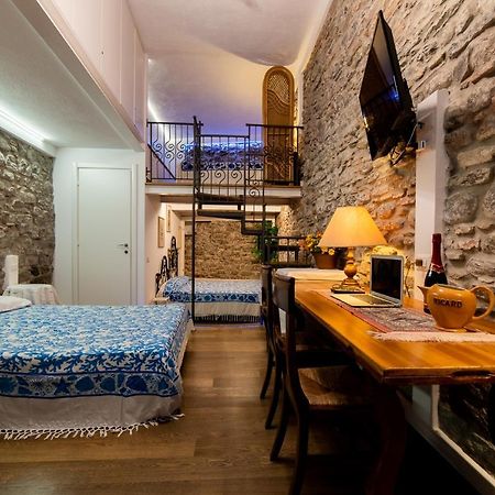 Via Mazzini - Francamaria Rooms Вернацца Экстерьер фото