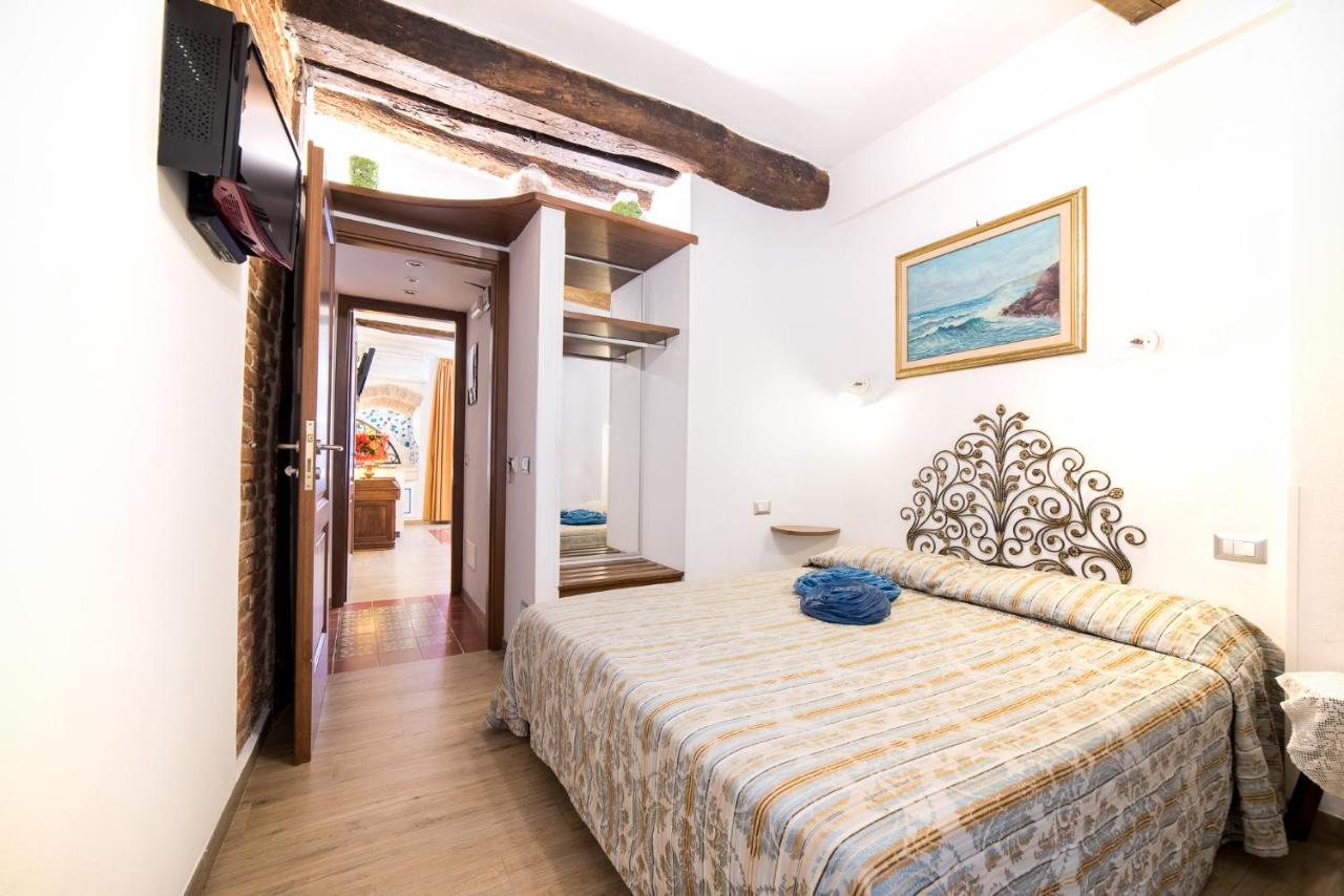Via Mazzini - Francamaria Rooms Вернацца Экстерьер фото