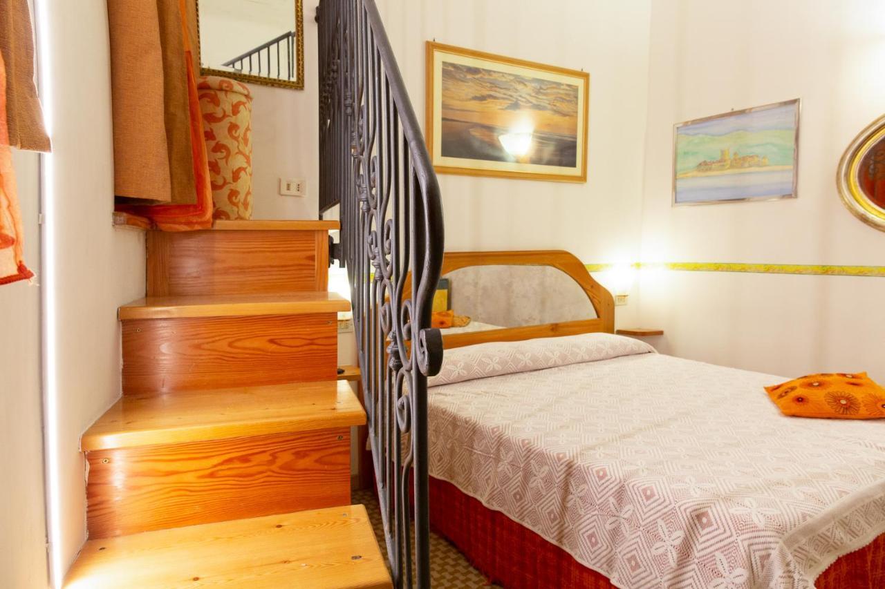 Via Mazzini - Francamaria Rooms Вернацца Экстерьер фото