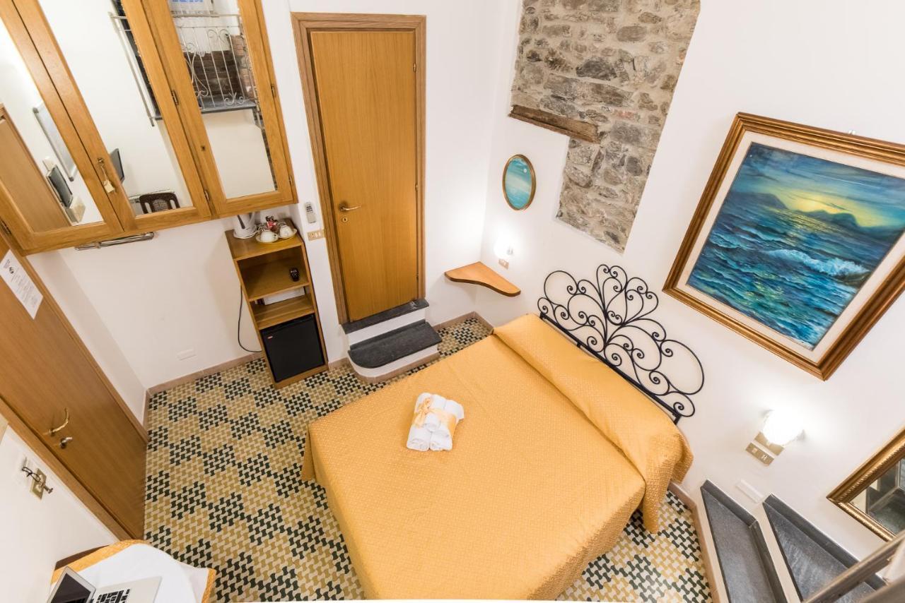 Via Mazzini - Francamaria Rooms Вернацца Экстерьер фото