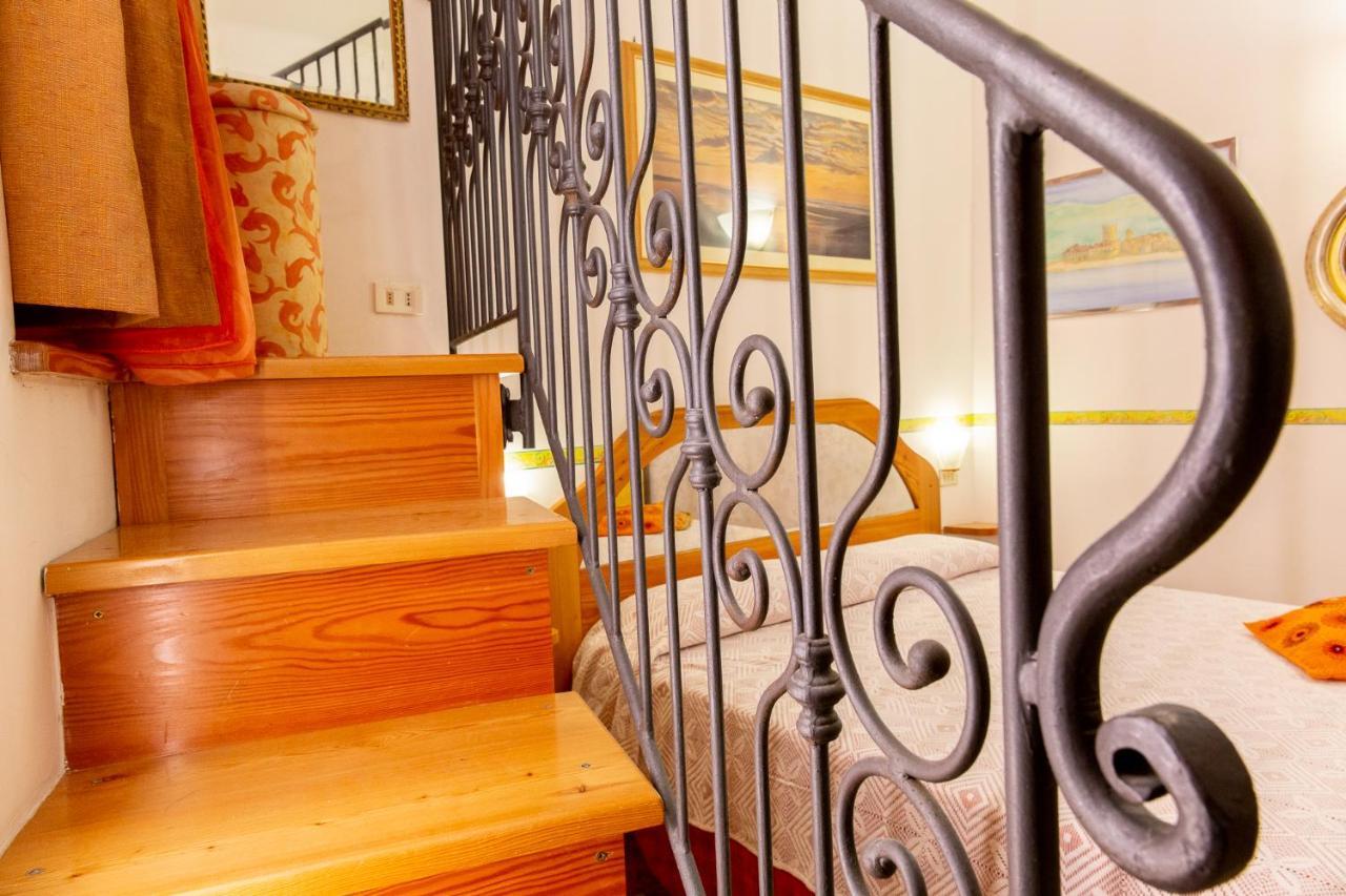 Via Mazzini - Francamaria Rooms Вернацца Экстерьер фото