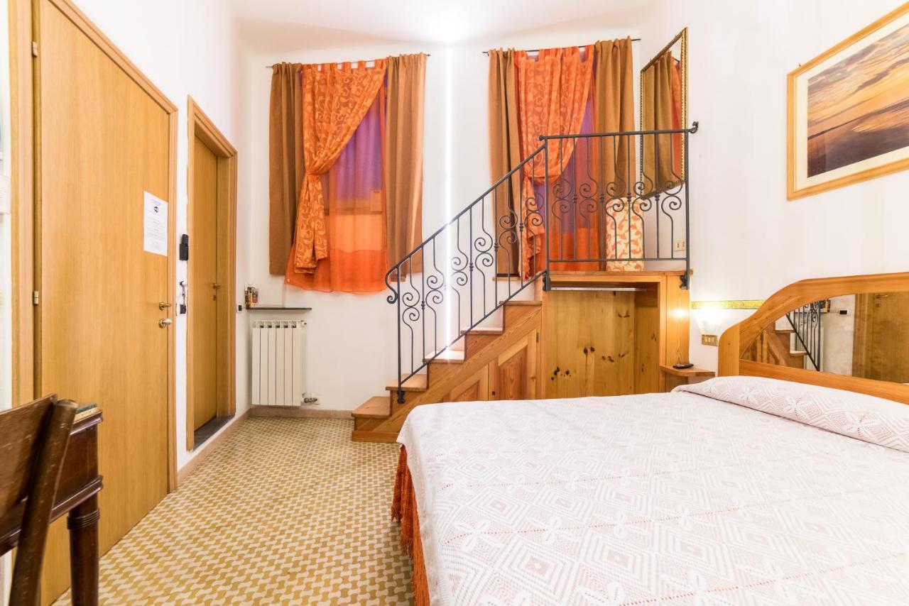 Via Mazzini - Francamaria Rooms Вернацца Экстерьер фото