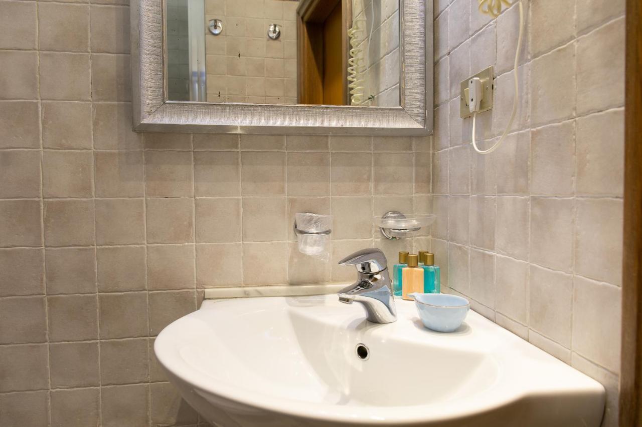 Via Mazzini - Francamaria Rooms Вернацца Экстерьер фото