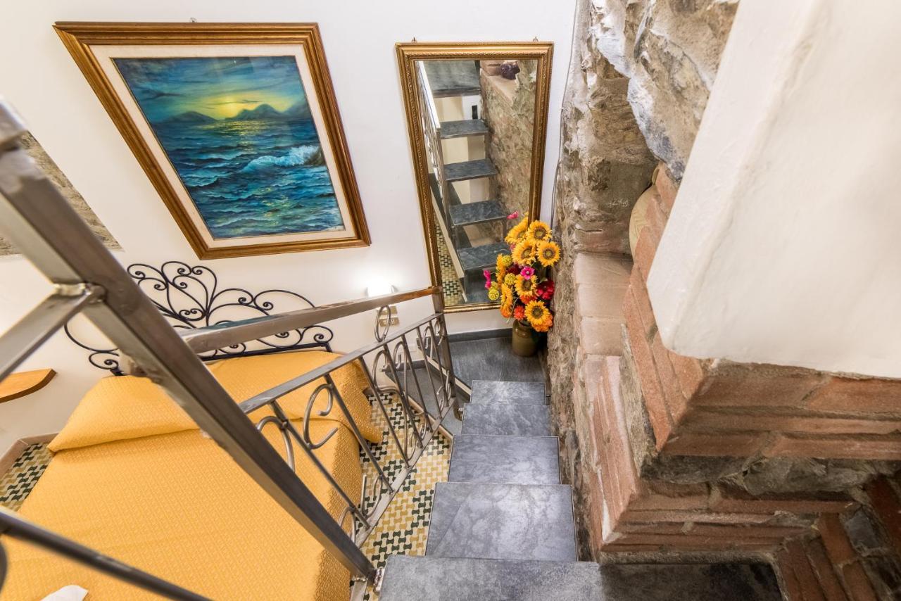 Via Mazzini - Francamaria Rooms Вернацца Экстерьер фото