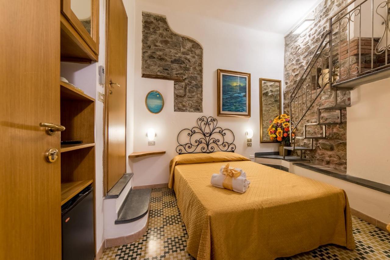 Via Mazzini - Francamaria Rooms Вернацца Экстерьер фото