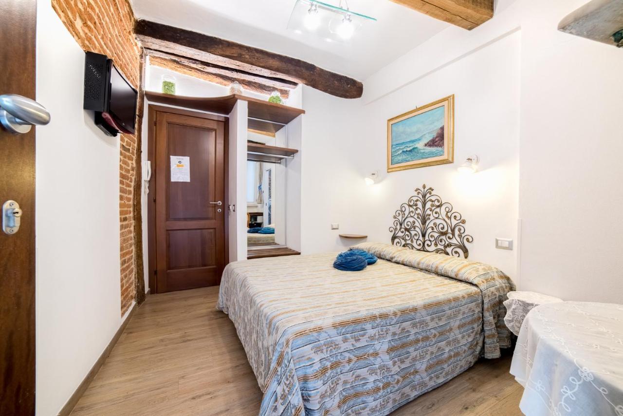 Via Mazzini - Francamaria Rooms Вернацца Экстерьер фото