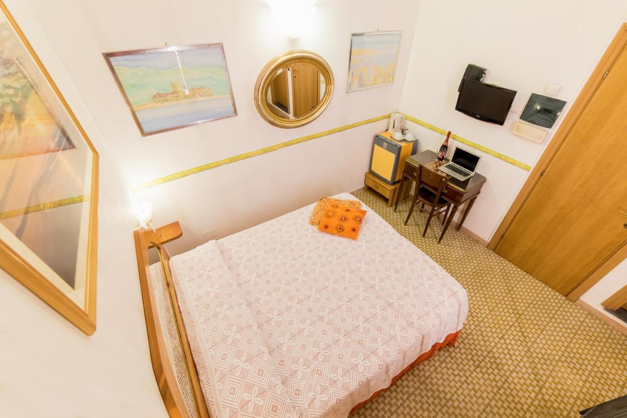 Via Mazzini - Francamaria Rooms Вернацца Экстерьер фото
