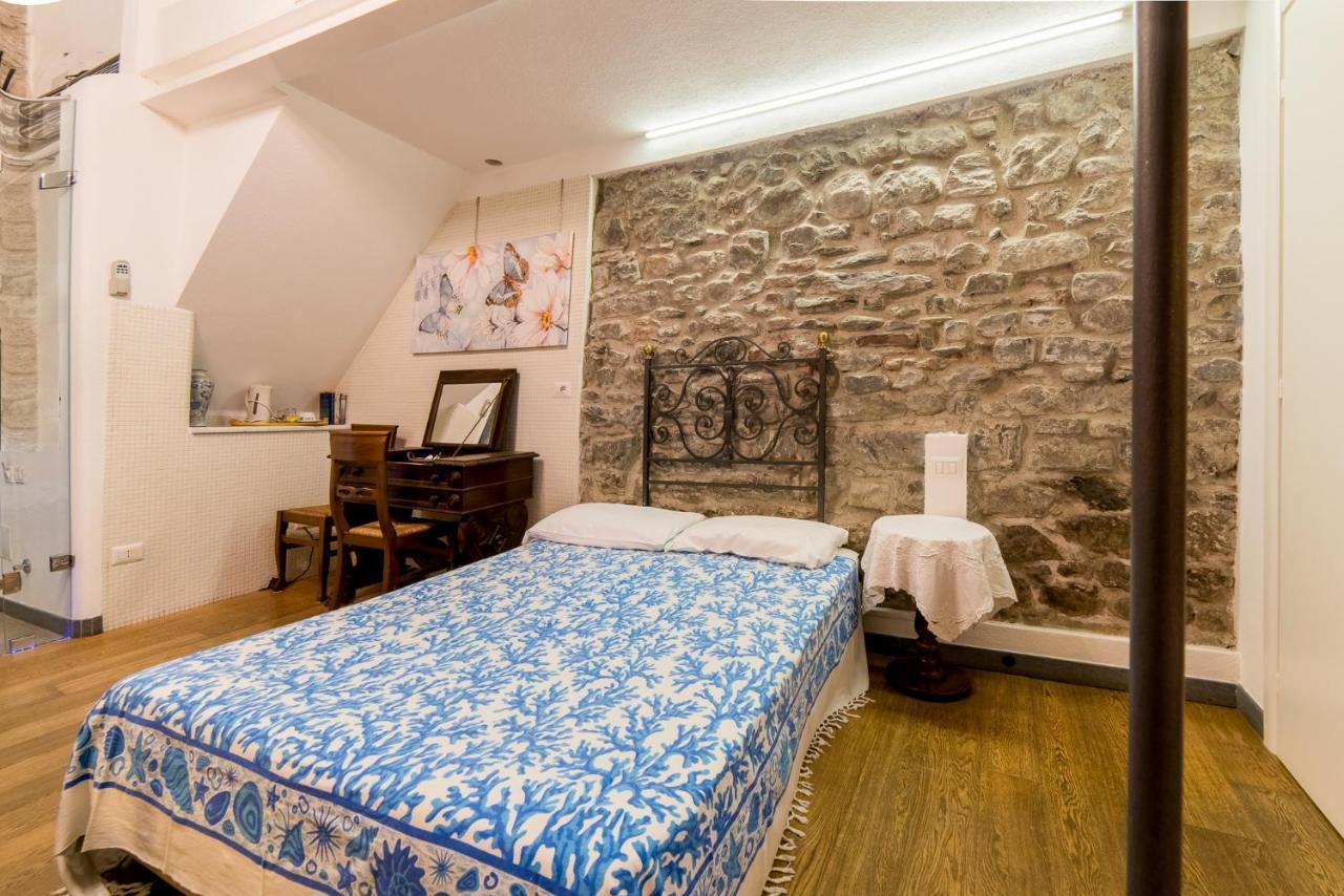 Via Mazzini - Francamaria Rooms Вернацца Экстерьер фото