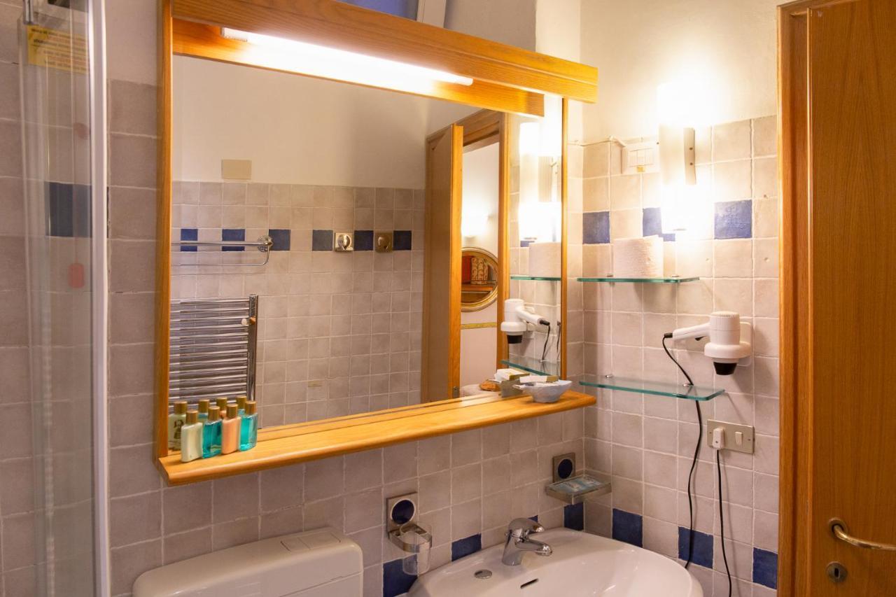 Via Mazzini - Francamaria Rooms Вернацца Экстерьер фото